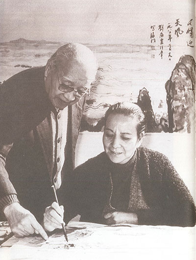 图8左侧大图——1982年刘海粟夫妇在汕头写生.jpg
